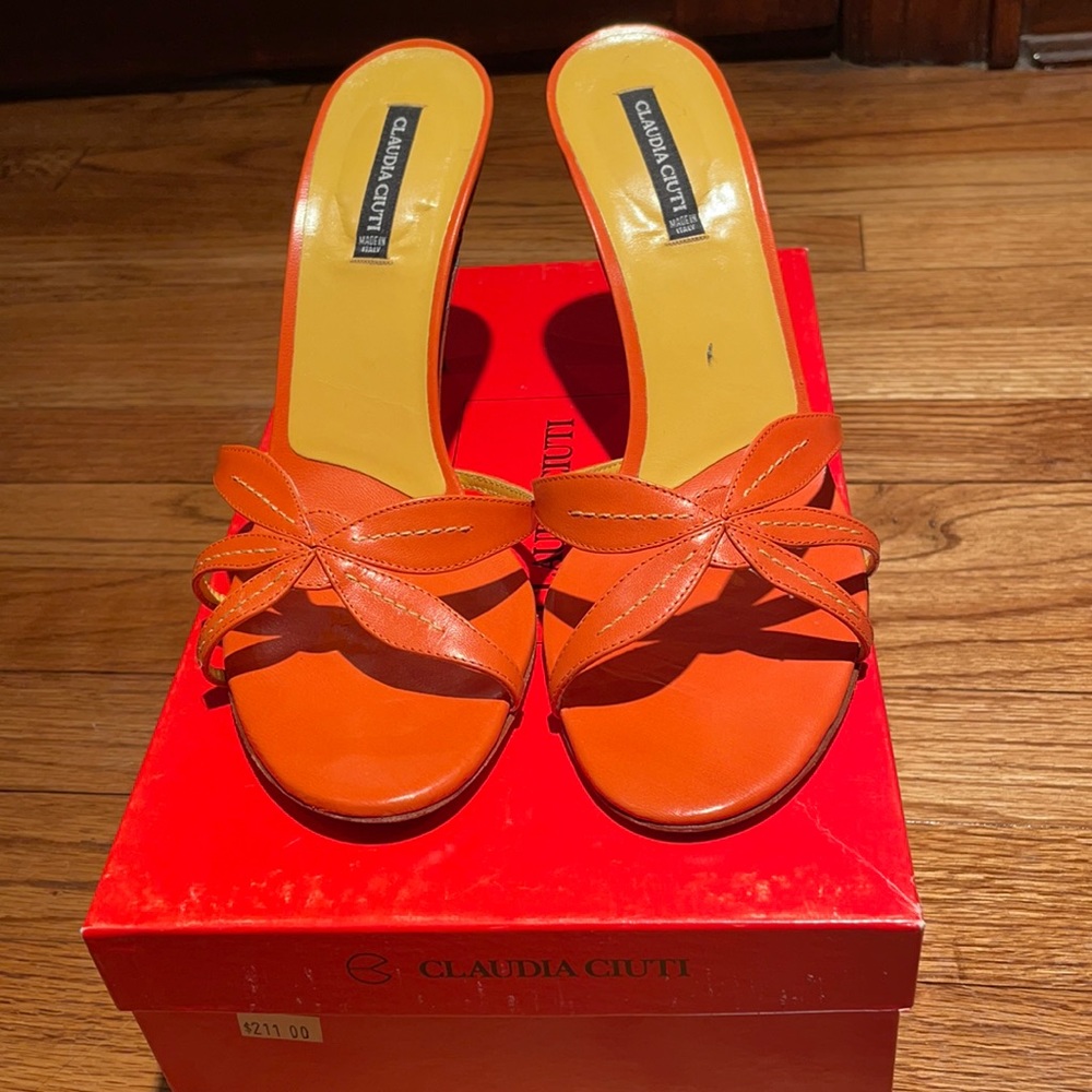 Claudia Ciuti orange sandal